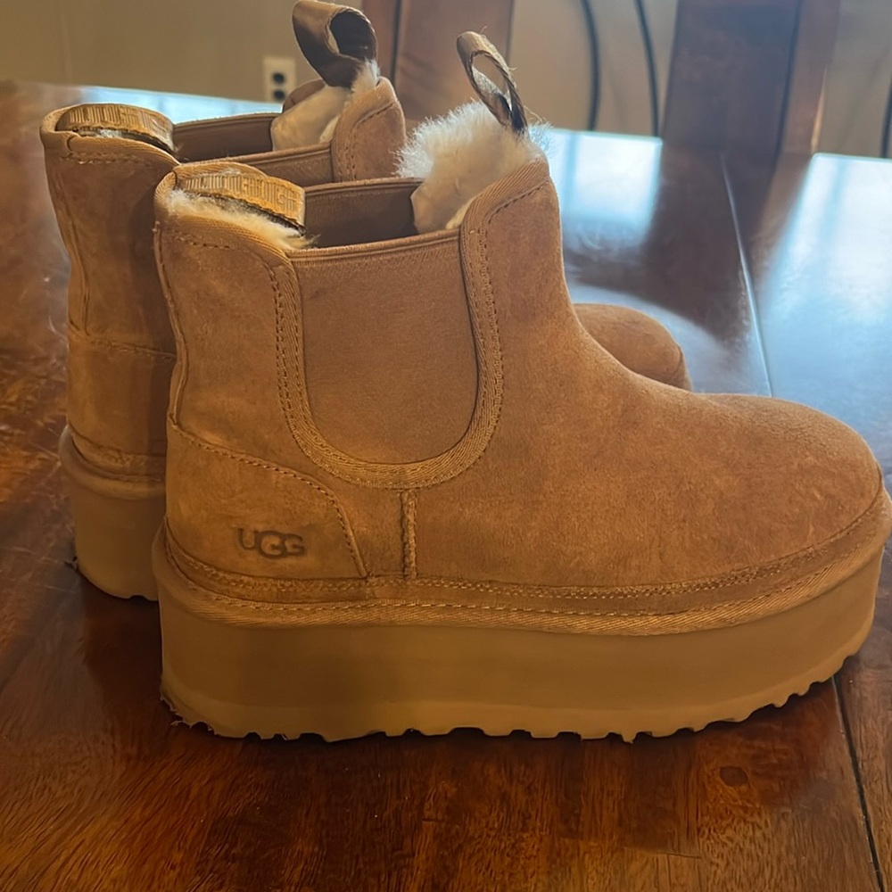 Ugg platform boots✨